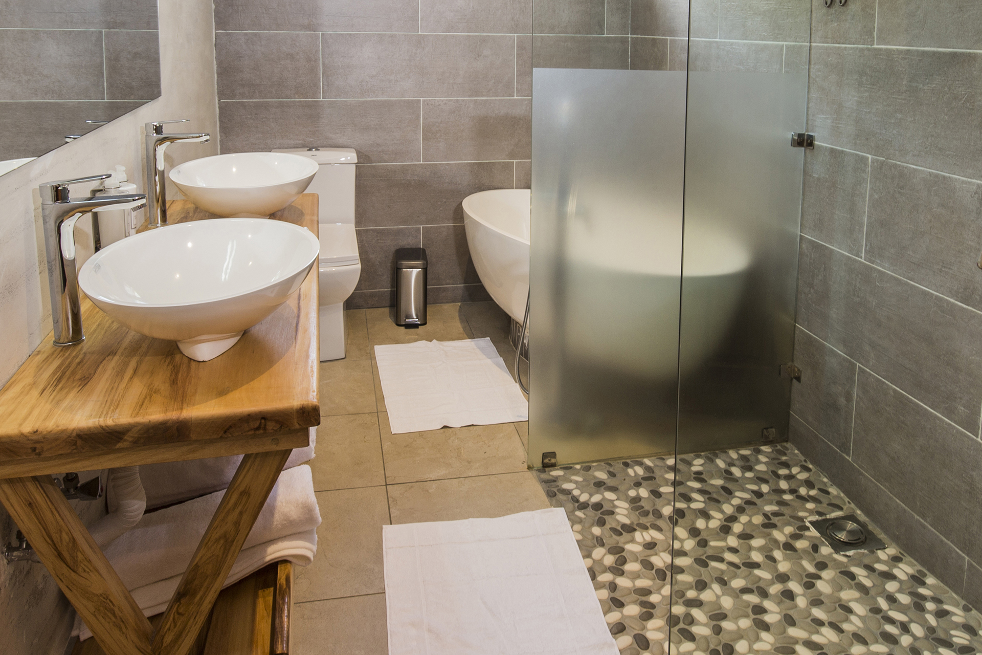 Villa Maua Ensuite Bathroom & Shower